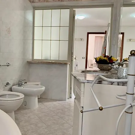 Domu B&B Goretti לינה וארוחת בוקר קליארי