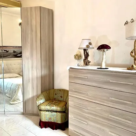 לינה וארוחת בוקר Domu B&B Goretti קליארי